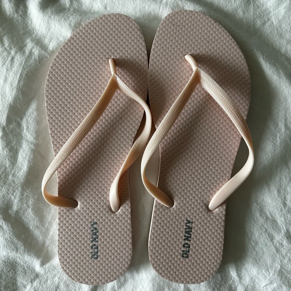 Old Navy Flip Flops - Picture 1 of 2